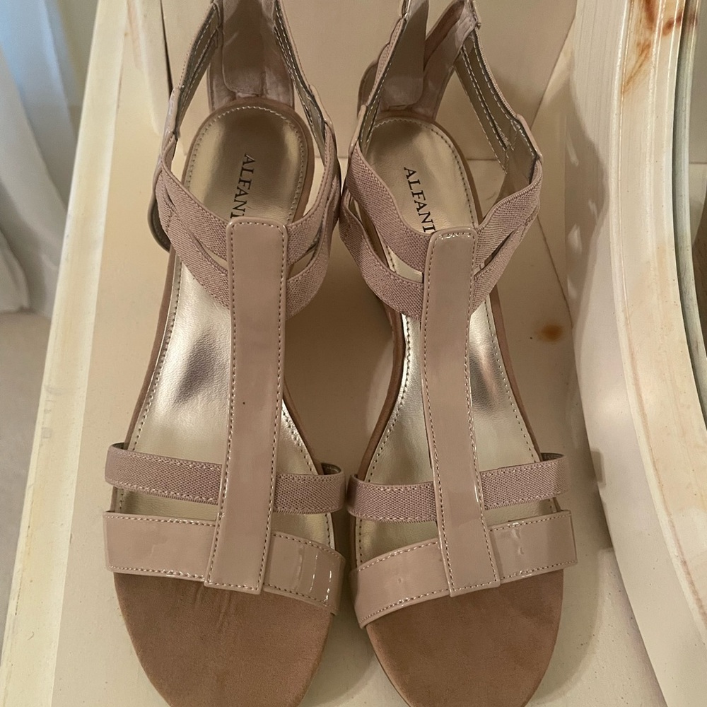 Alfani Tan Sandals T-Strap Design Low Heel - Picture 1 of 3